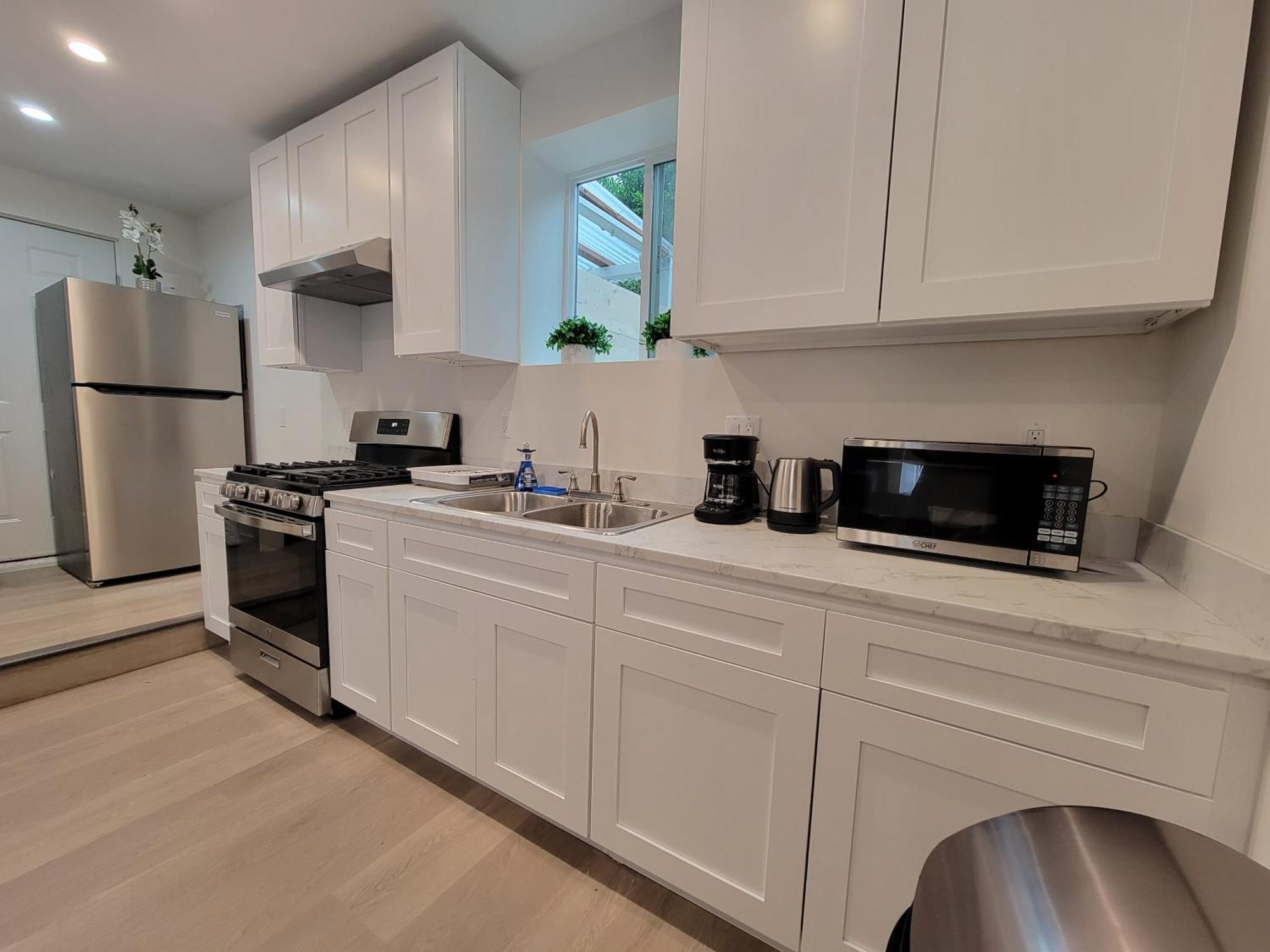 Newly Built 2 Bedroom By Beverlywood A Area Wi-fi Tv Parking Hébergement de vacances Los Angeles