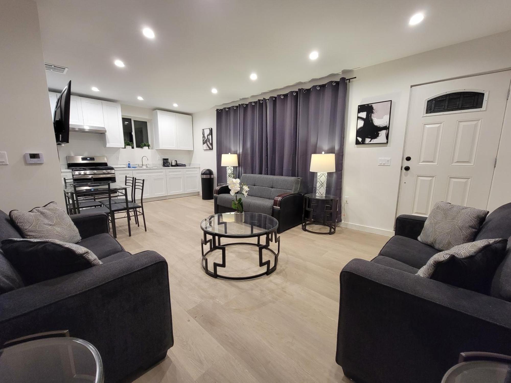 Newly Built 2 Bedroom By Beverlywood A Area Wi-fi Tv Parking Hébergement de vacances *
