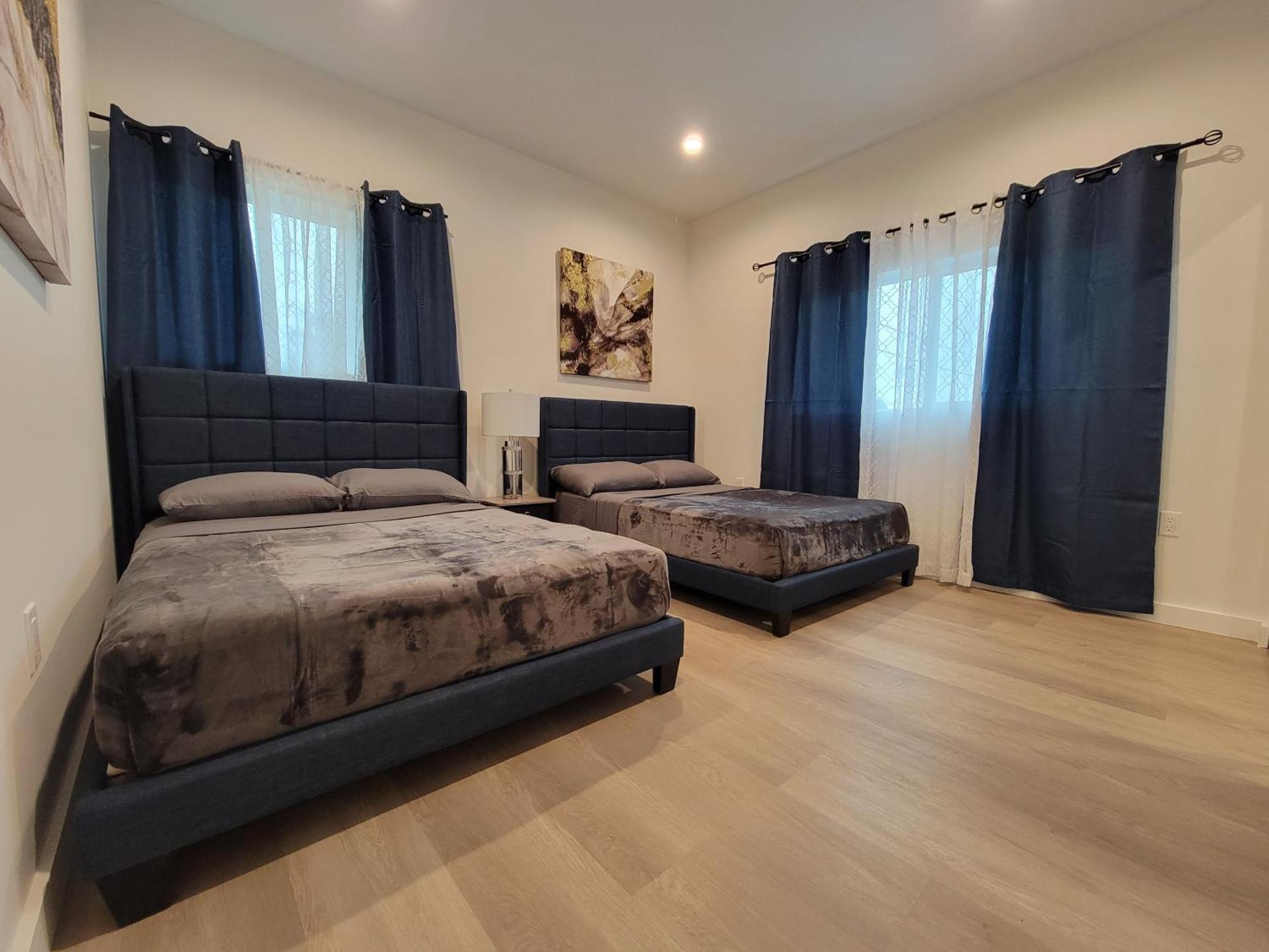 Newly Built 2 Bedroom By Beverlywood A Area Wi-fi Tv Parking Hébergement de vacances