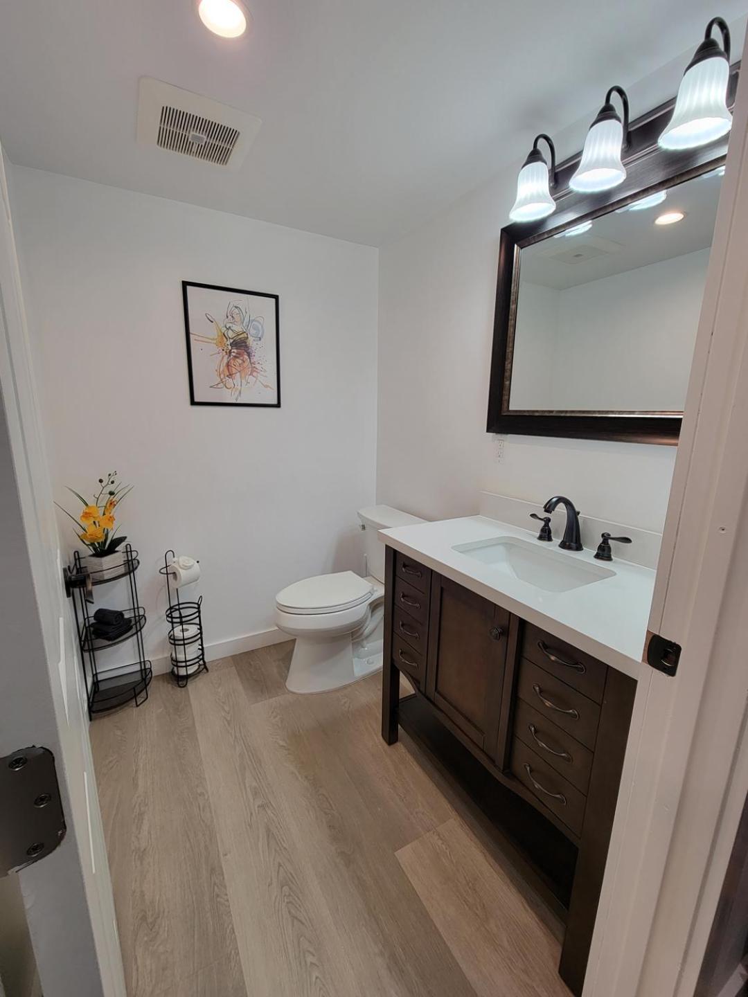 Newly Built 2 Bedroom By Beverlywood A Area Wi-fi Tv Parking Hébergement de vacances Los Angeles